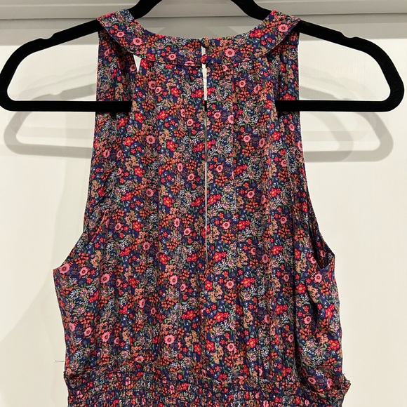 Natural life mulit-colored floral v-neck dress. NWOT. Size M. - Picture 8 of 9